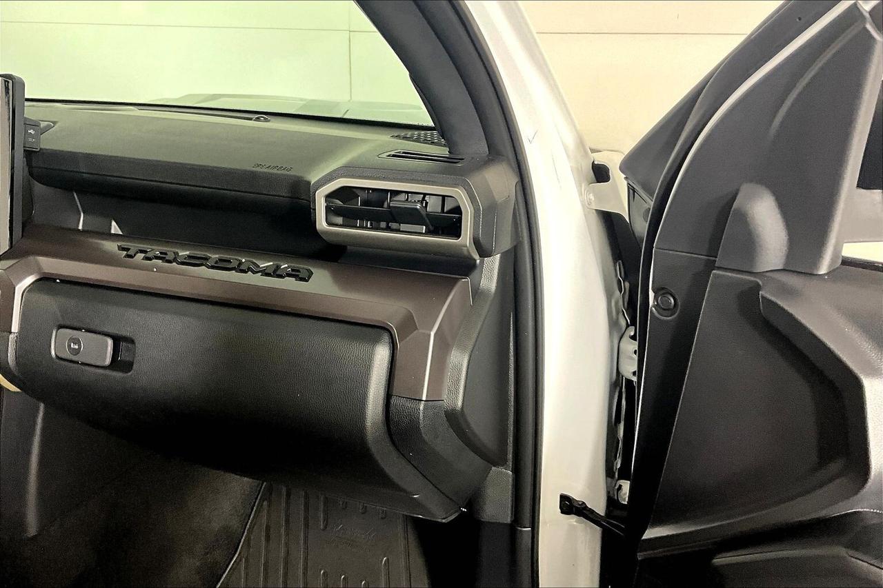 2025 Toyota Tacoma 4x4 Double Cab Auto Photo