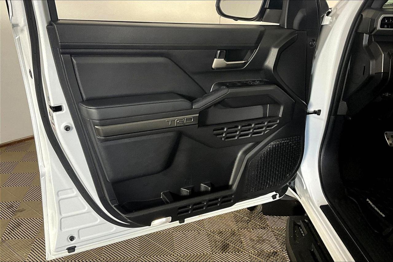 2025 Toyota Tacoma 4x4 Double Cab Auto Photo