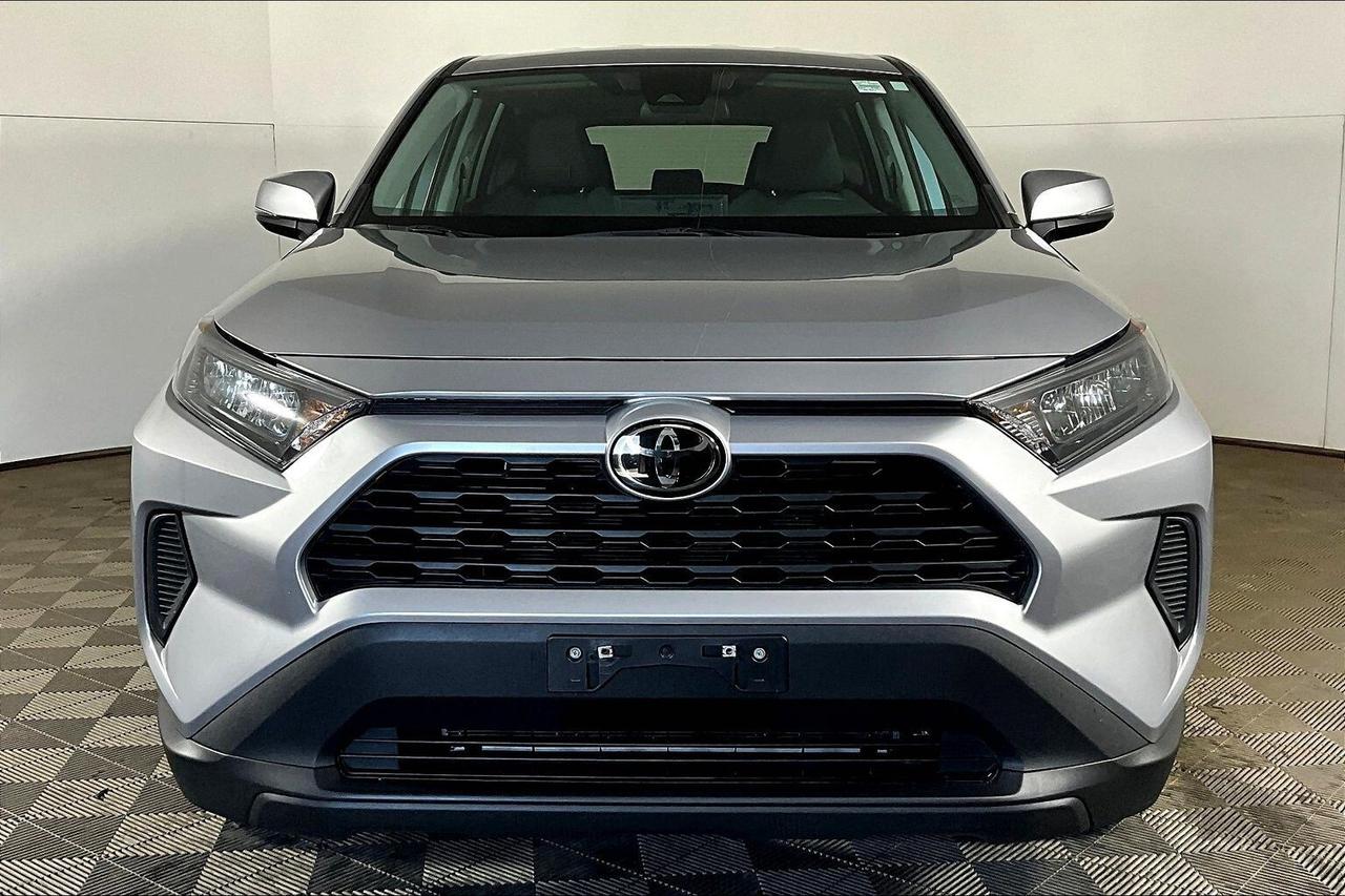 2022 Toyota RAV4 LE FWD Photo