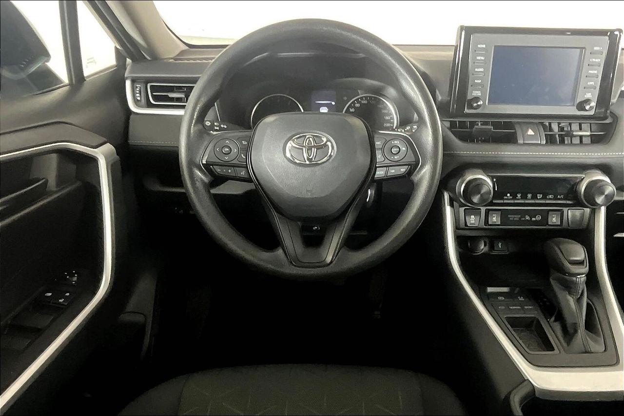 2022 Toyota RAV4 LE FWD Photo4