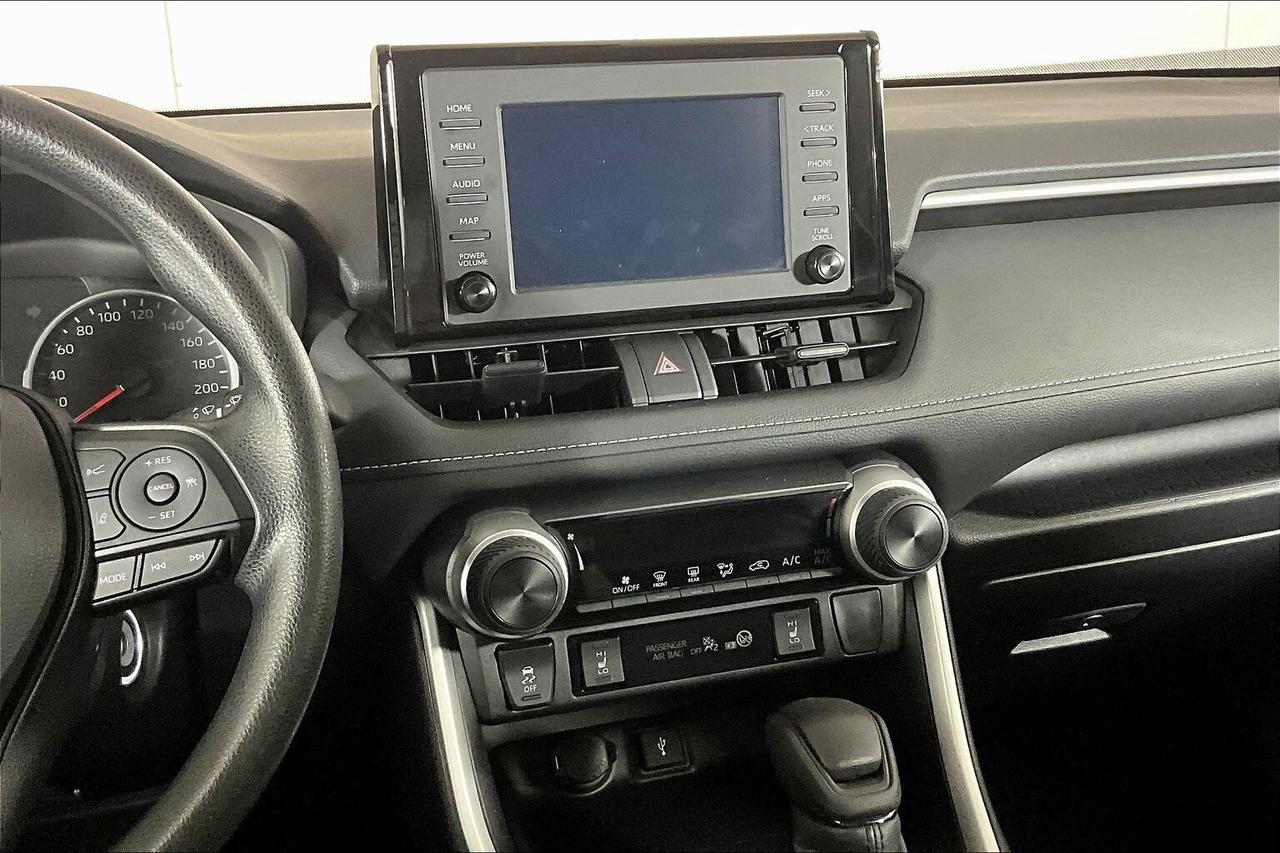 2022 Toyota RAV4 LE FWD Photo