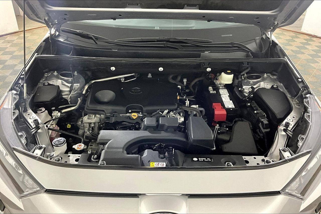 2022 Toyota RAV4 LE FWD Photo