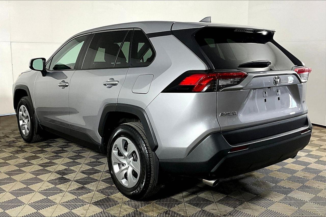 2022 Toyota RAV4 LE FWD Photo