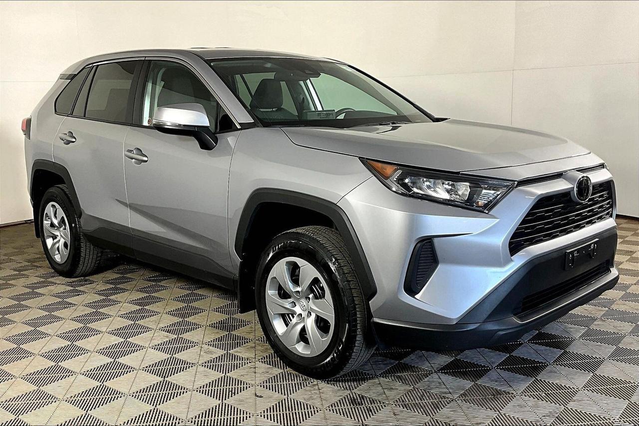 2022 Toyota RAV4 LE FWD Photo