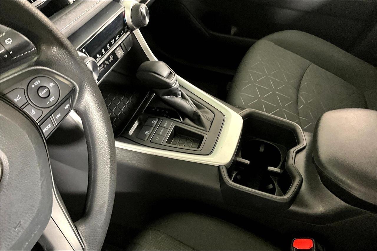 2022 Toyota RAV4 LE FWD Photo