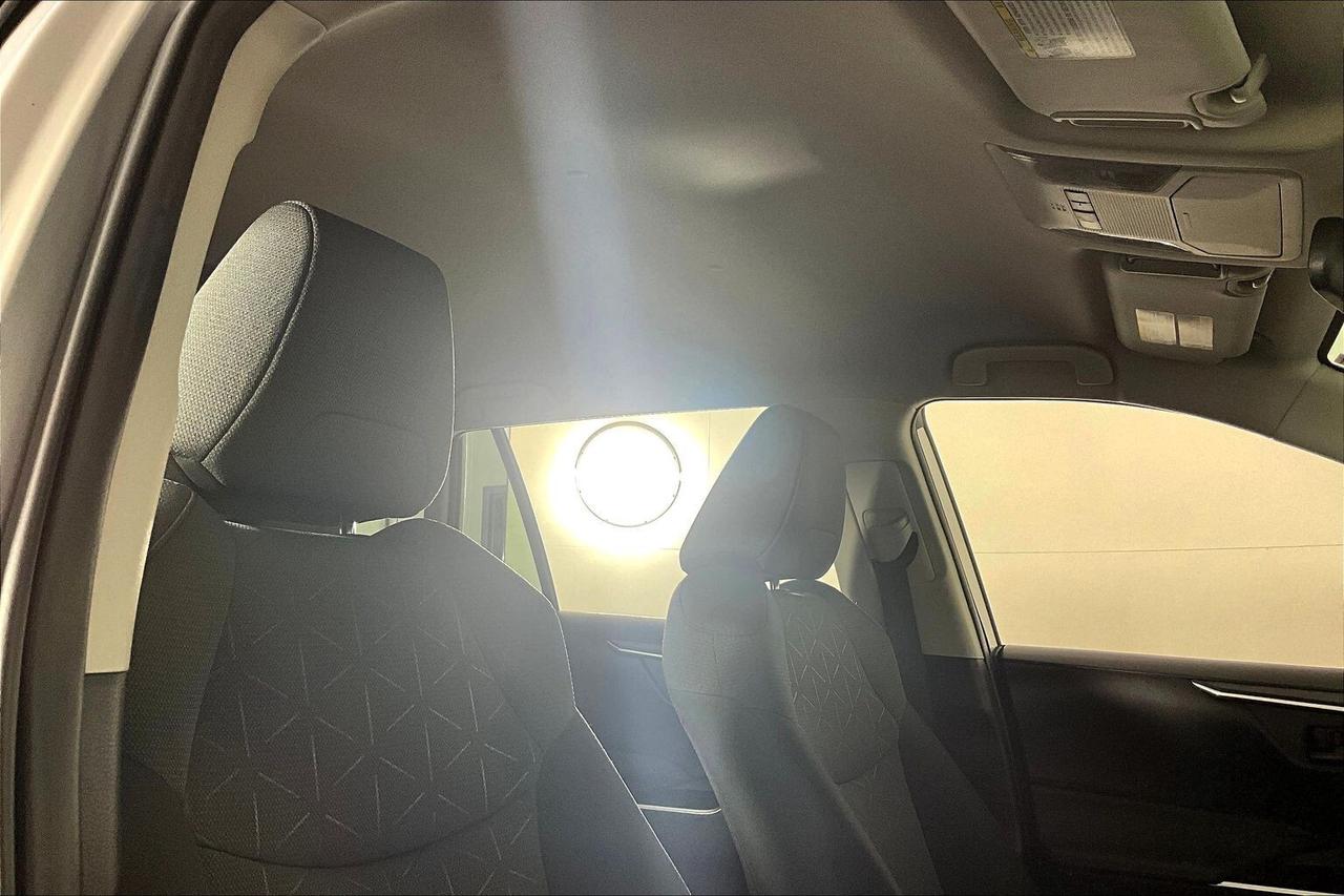 2022 Toyota RAV4 LE FWD Photo