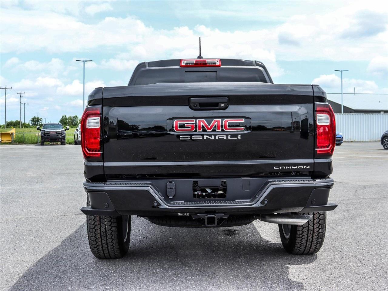 2026 GMC Canyon Crew Cab Short Box 4-Wheel Drive Denali Photo3
