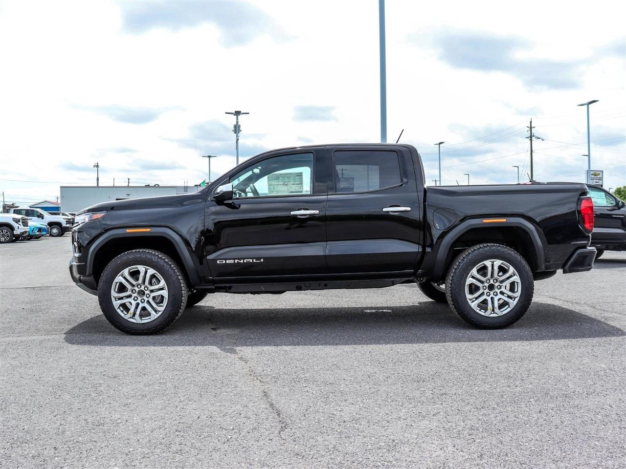 2026 GMC Canyon Crew Cab Short Box 4-Wheel Drive Denali Photo2