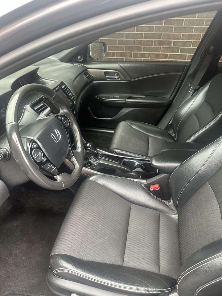 2017 Honda Accord SPORT PKG, SUNROOF, ALLOYS, CAR PLAY, BACKUP CAM Photo