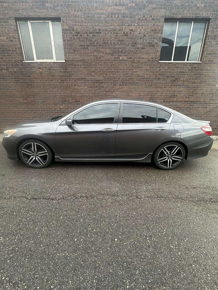 2017 Honda Accord SPORT PKG, SUNROOF, ALLOYS, CAR PLAY, BACKUP CAM Photo