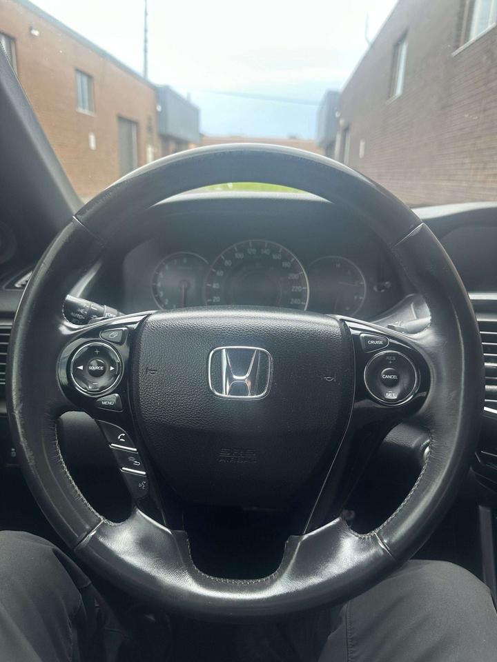 2017 Honda Accord SPORT PKG, SUNROOF, ALLOYS, CAR PLAY, BACKUP CAM Photo