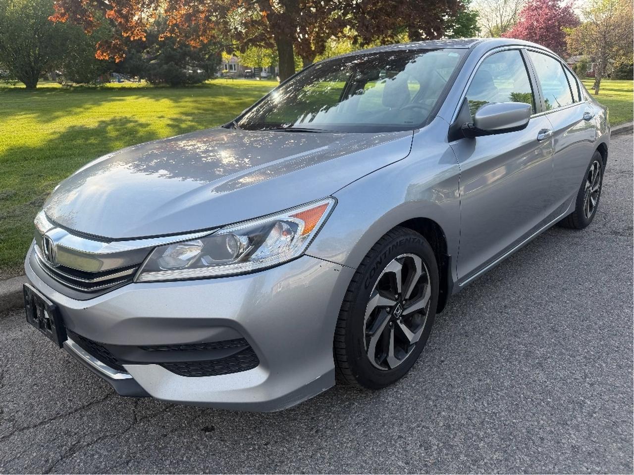 2017 Honda Accord LX Photo2