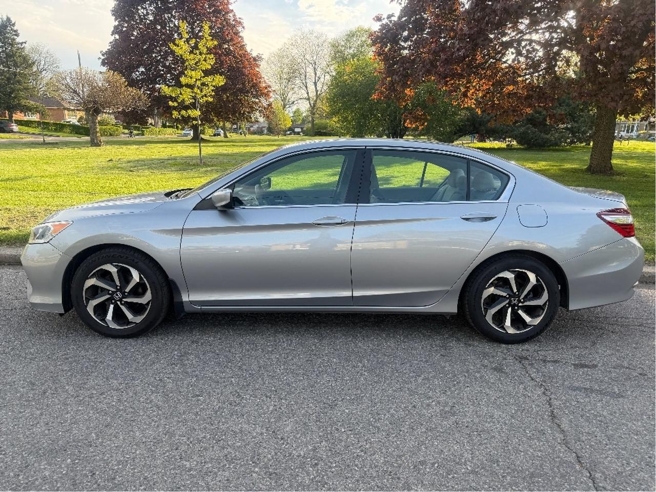 2017 Honda Accord LX Photo