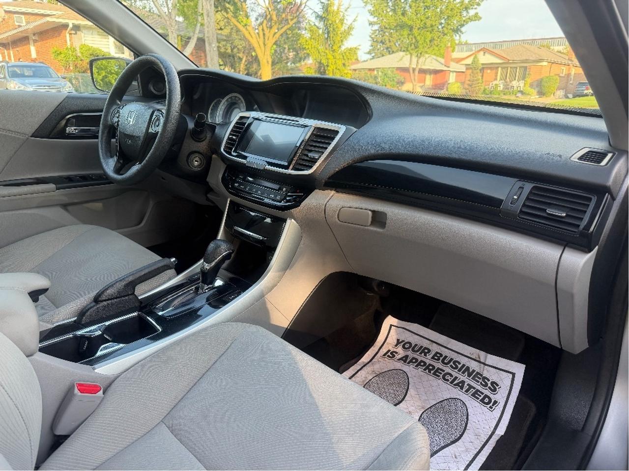 2017 Honda Accord LX Photo