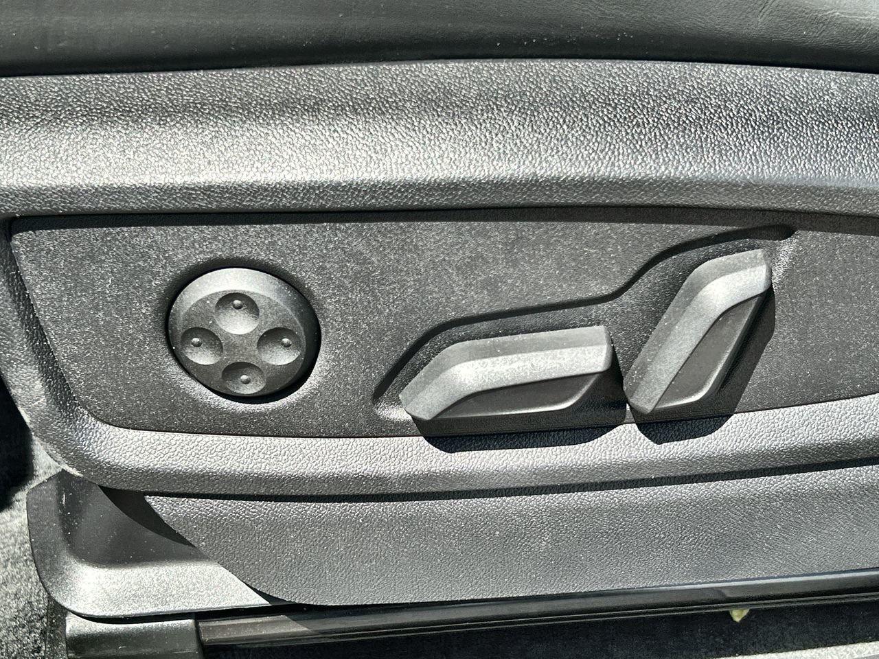 2023 Audi SQ5 3.0T Progressiv quattro 8sp Tiptronic   Black Opti Photo