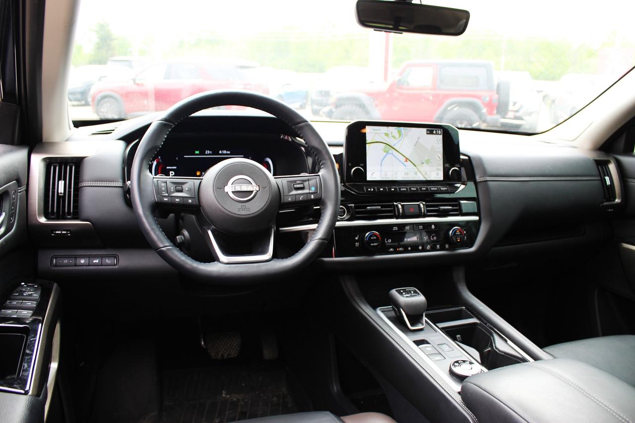 2024 Nissan Pathfinder Platinum, 1-OWNER, ONLY 18,000 KILO WOW Photo