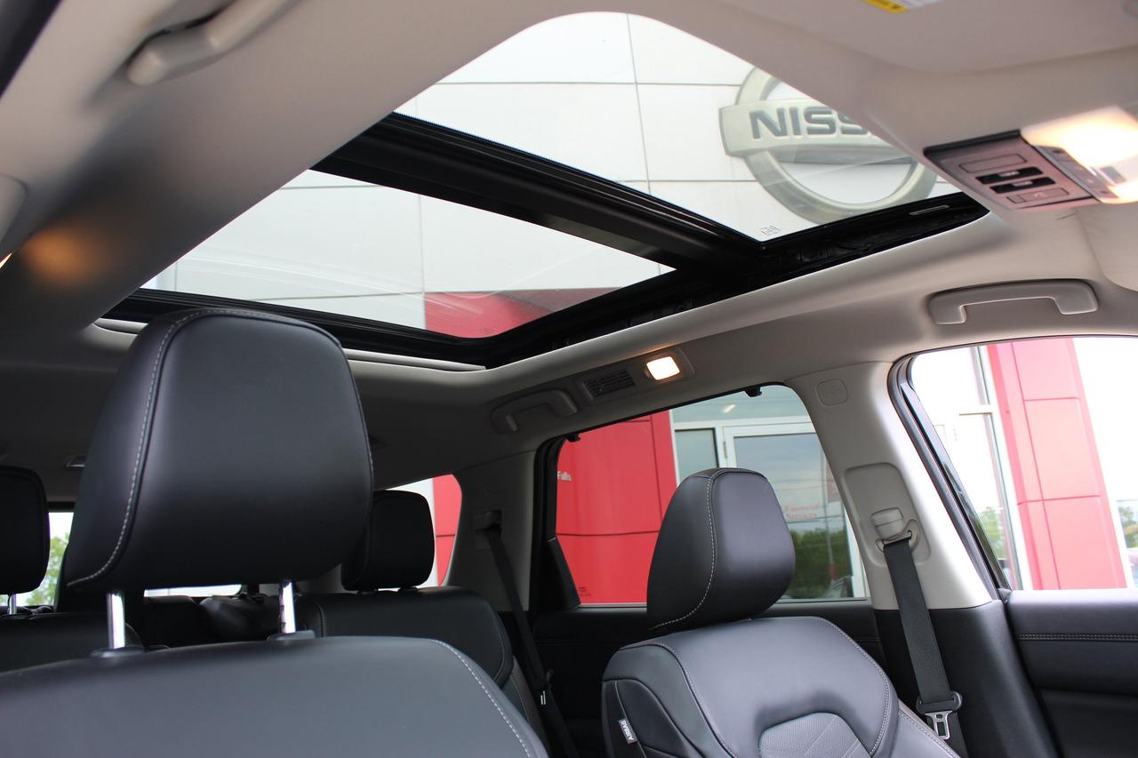 2024 Nissan Pathfinder Platinum, 1-OWNER, ONLY 18,000 KILO WOW Photo