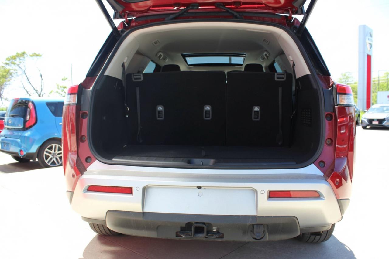 2025 Nissan Pathfinder SL Photo