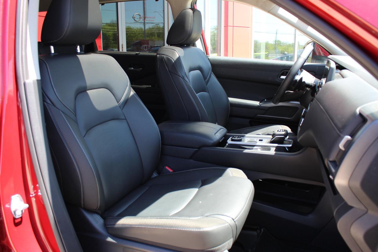 2025 Nissan Pathfinder SL Photo