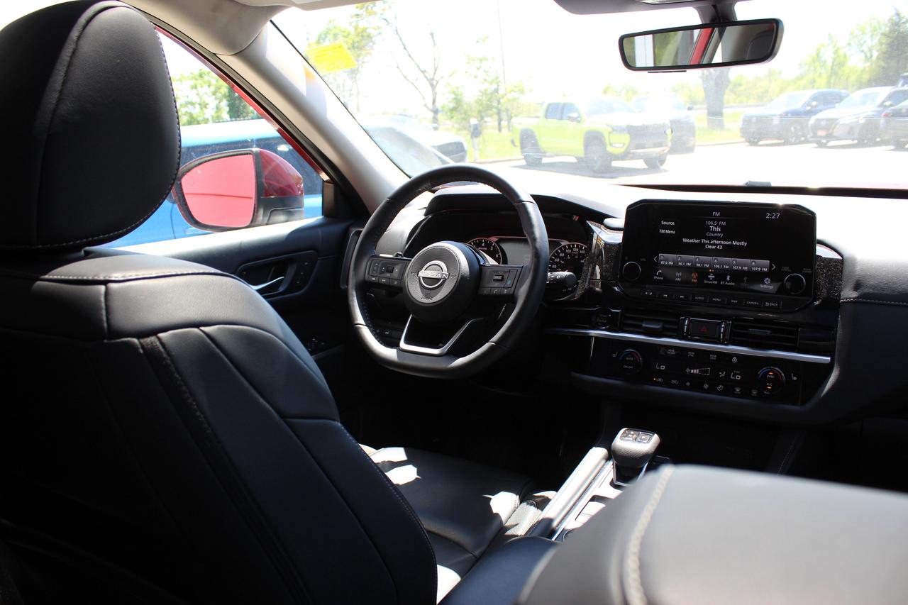 2025 Nissan Pathfinder SL Photo
