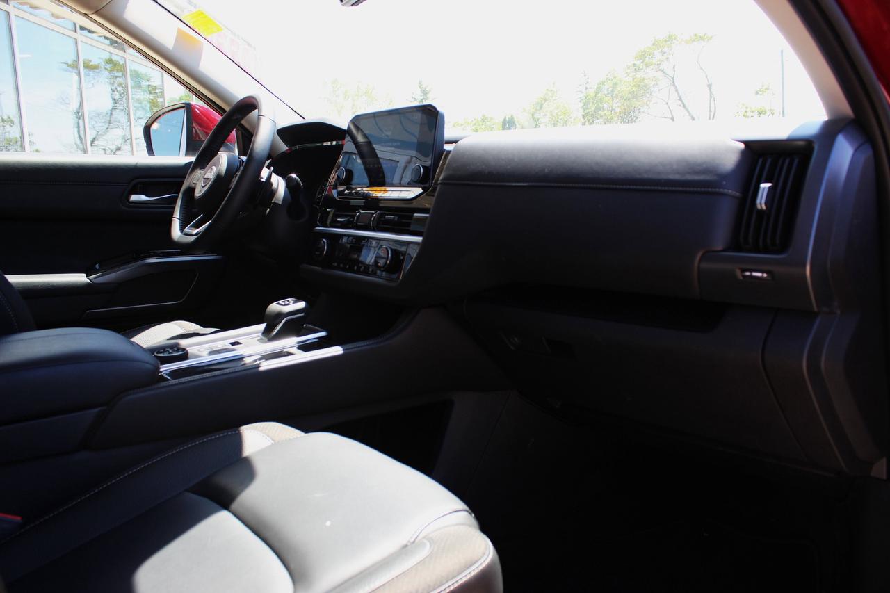 2025 Nissan Pathfinder SL Photo