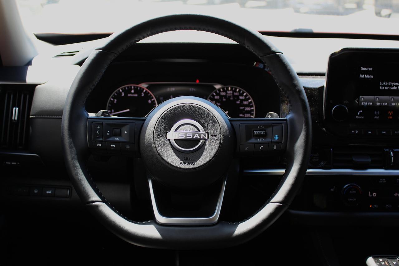 2025 Nissan Pathfinder SL Photo