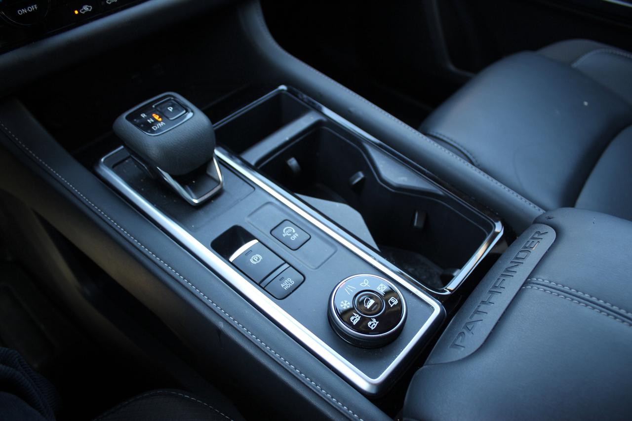2025 Nissan Pathfinder SL Photo