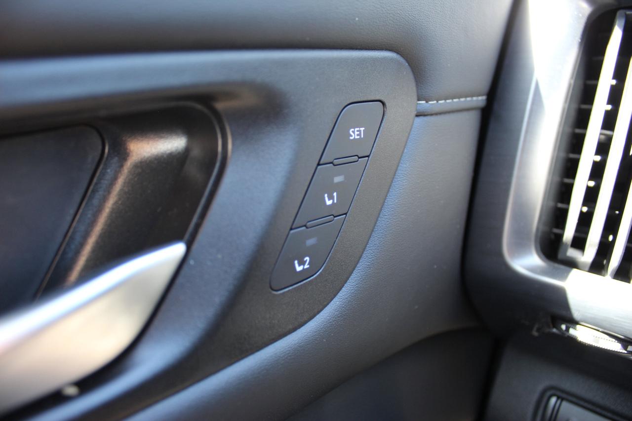 2025 Nissan Pathfinder SL Photo