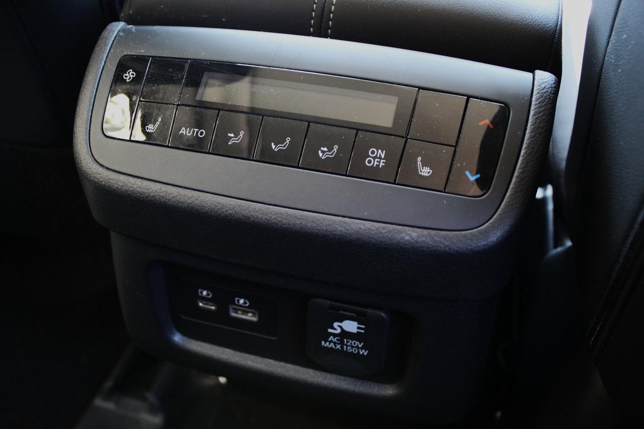 2025 Nissan Pathfinder SL Photo