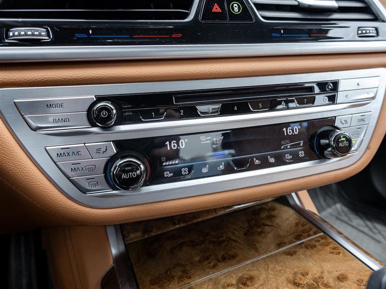 2019 BMW 750 i xDrive 4dr All-wheel Drive Sedan Photo