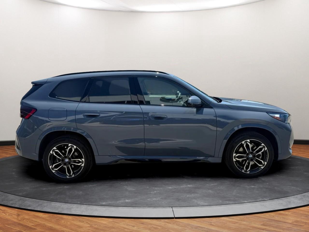 2025 BMW X1 xDrive28i Photo