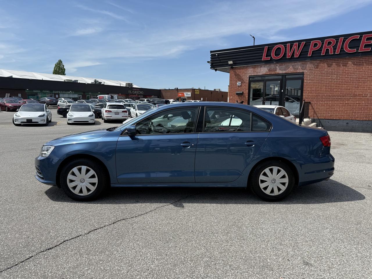2017 Volkswagen Jetta Sedan 1.4 TSI l Trendline+ l 4Cyl l 2 WheelSets l 2 Keys Photo