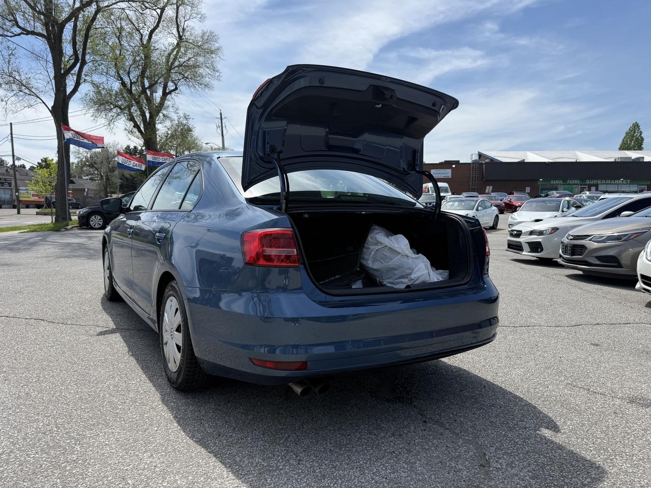 2017 Volkswagen Jetta Sedan 1.4 TSI l Trendline+ l 4Cyl l 2 WheelSets l 2 Keys Photo