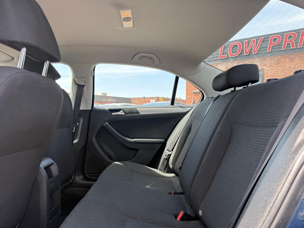 2017 Volkswagen Jetta Sedan 1.4 TSI l Trendline+ l 4Cyl l 2 WheelSets l 2 Keys Photo