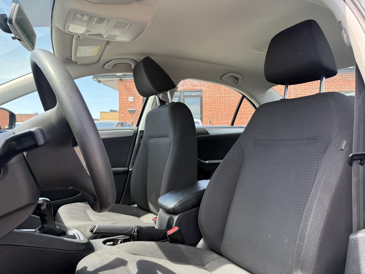 2017 Volkswagen Jetta Sedan 1.4 TSI l Trendline+ l 4Cyl l 2 WheelSets l 2 Keys Photo
