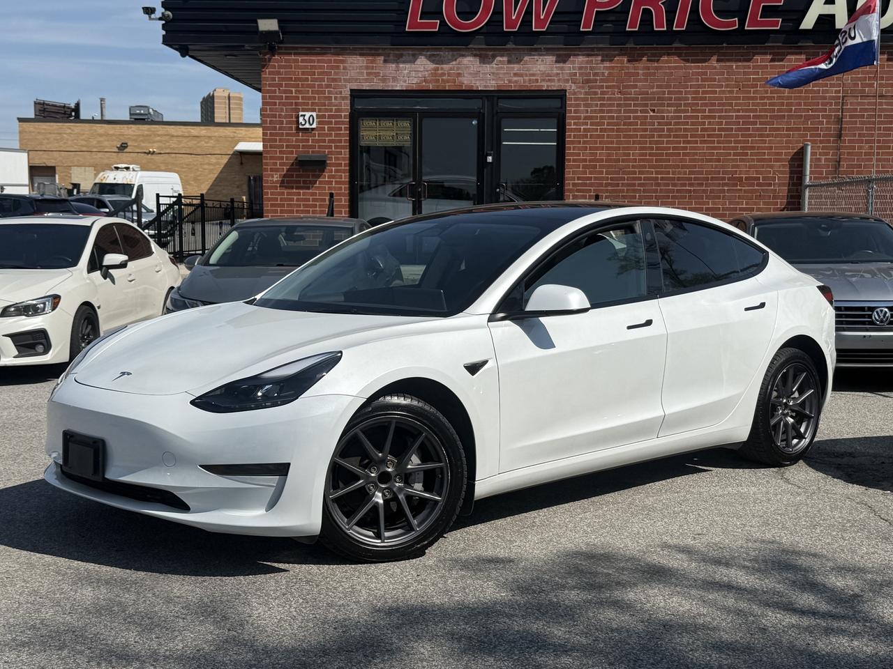 2023 Tesla Model 3 Tesla Warranty l LFP l RWD l 438KM Range l Photo