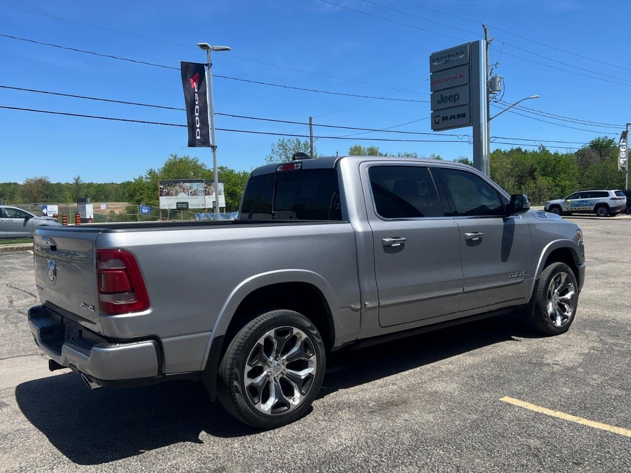 2022 RAM 1500 Limited 4x4 Crew Cab 5'7 Box Photo4