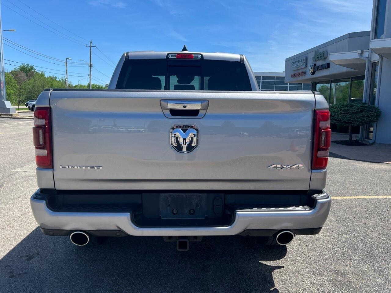 2022 RAM 1500 Limited 4x4 Crew Cab 5'7 Box Photo3
