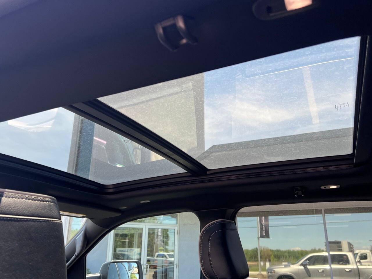 2022 RAM 1500 Limited 4x4 Crew Cab 5'7 Box Photo