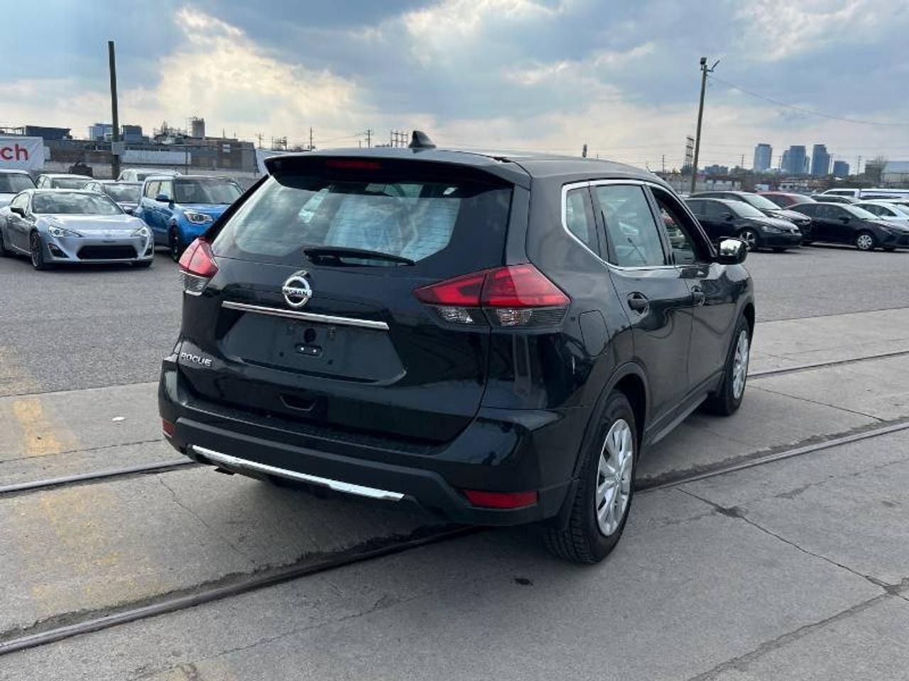 2017 Nissan Rogue S l FWD l 2.5L l 4Cyl l 2 Sets of Wheels Photo