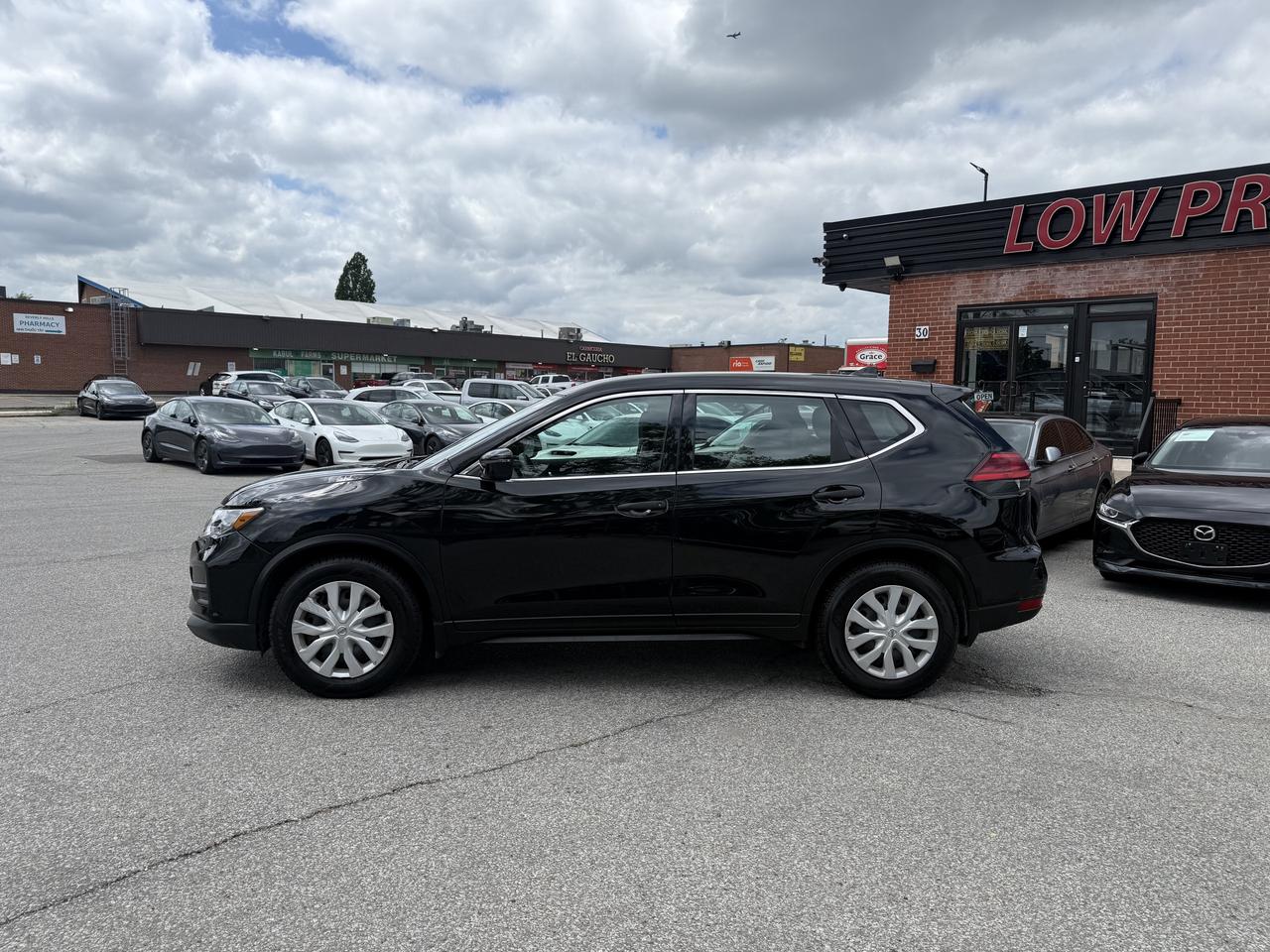 2017 Nissan Rogue S l FWD l 2.5L l 4Cyl l 2 Sets of Wheels Photo