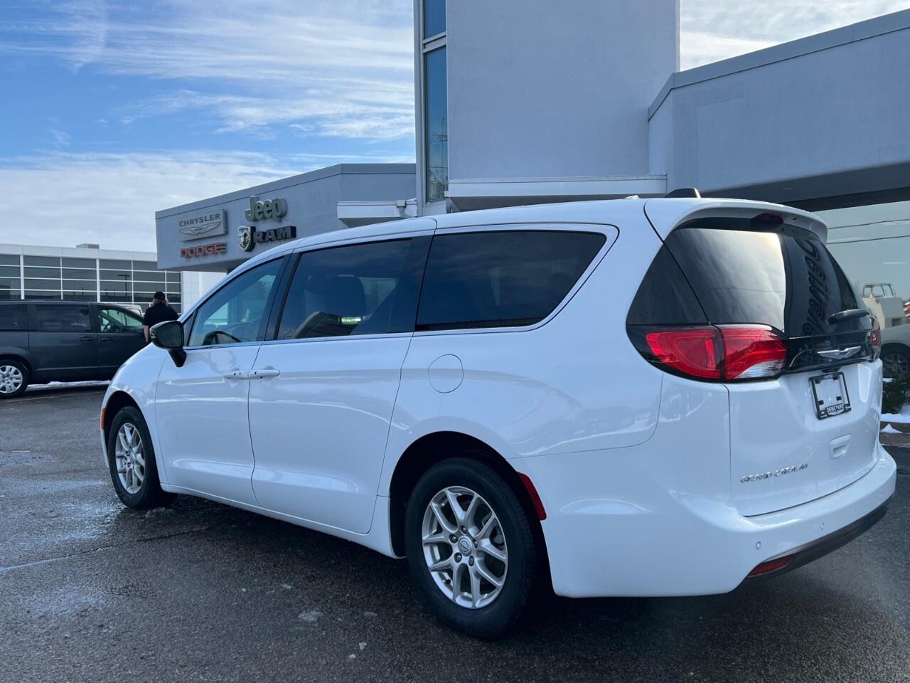 2025 Chrysler Grand Caravan SXT 2WD Photo