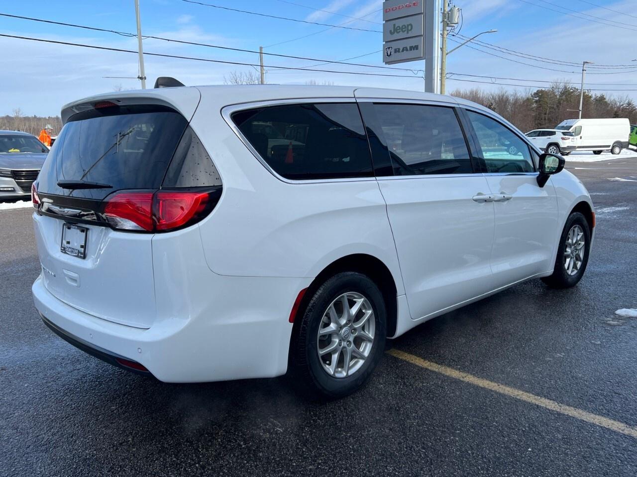 2025 Chrysler Grand Caravan SXT 2WD Photo