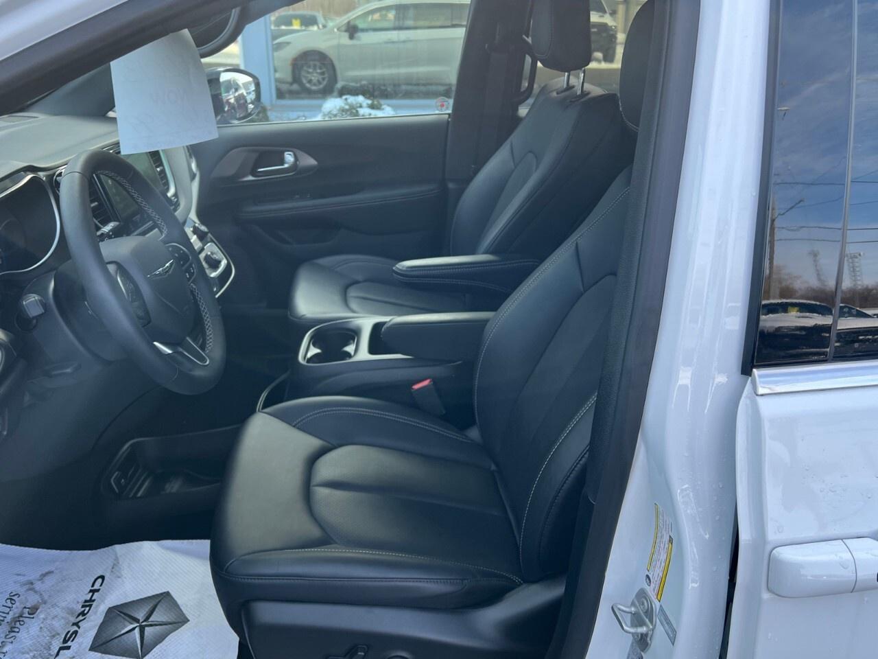 2025 Chrysler Grand Caravan SXT 2WD Photo