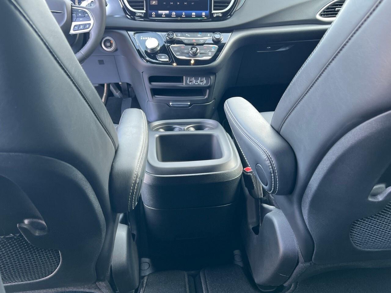 2025 Chrysler Grand Caravan SXT 2WD Photo