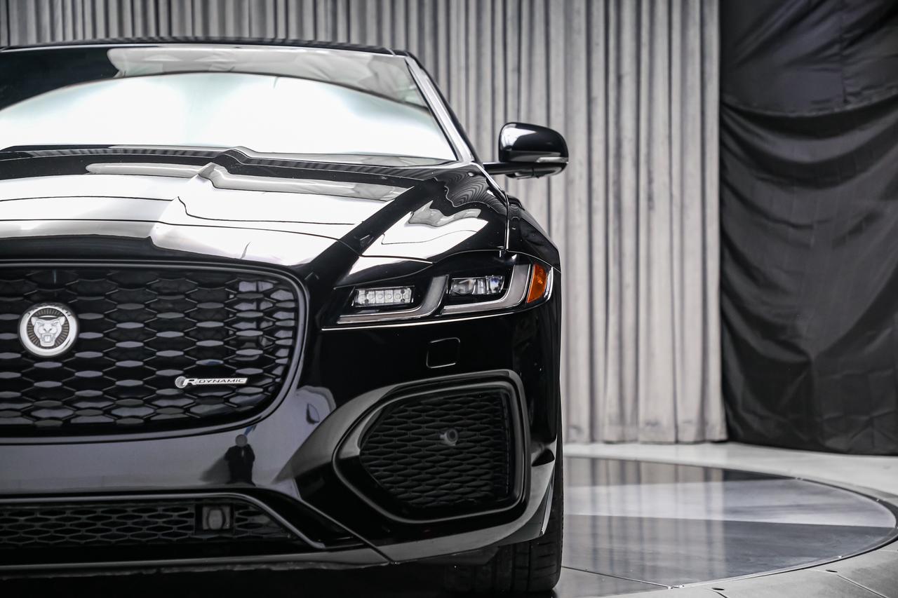 2024 Jaguar XF R-DYNAMIC SE AWD P300 BLACKPACK PANOROOF ADAPTVCRZ Photo