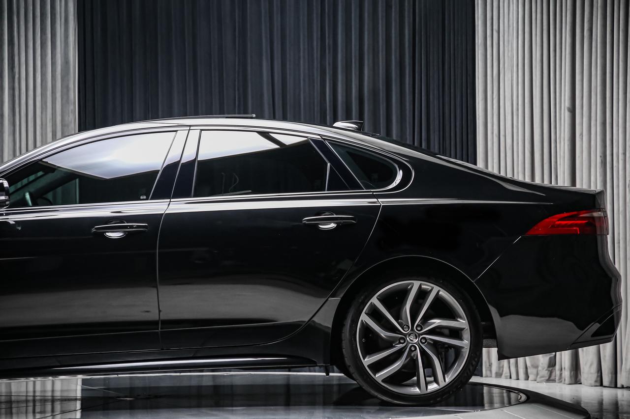 2024 Jaguar XF R-DYNAMIC SE AWD P300 BLACKPACK PANOROOF ADAPTVCRZ Photo
