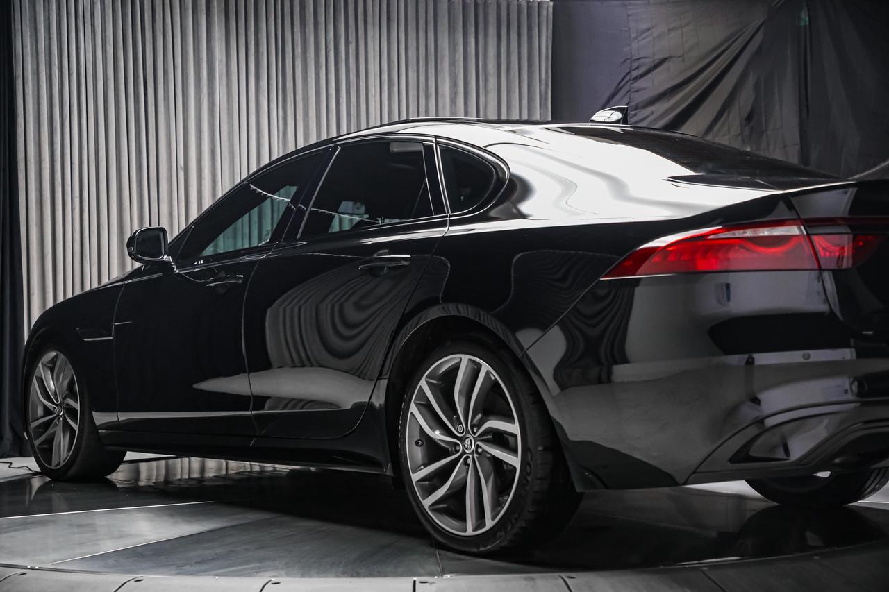 2024 Jaguar XF R-DYNAMIC SE AWD P300 BLACKPACK PANOROOF ADAPTVCRZ Photo