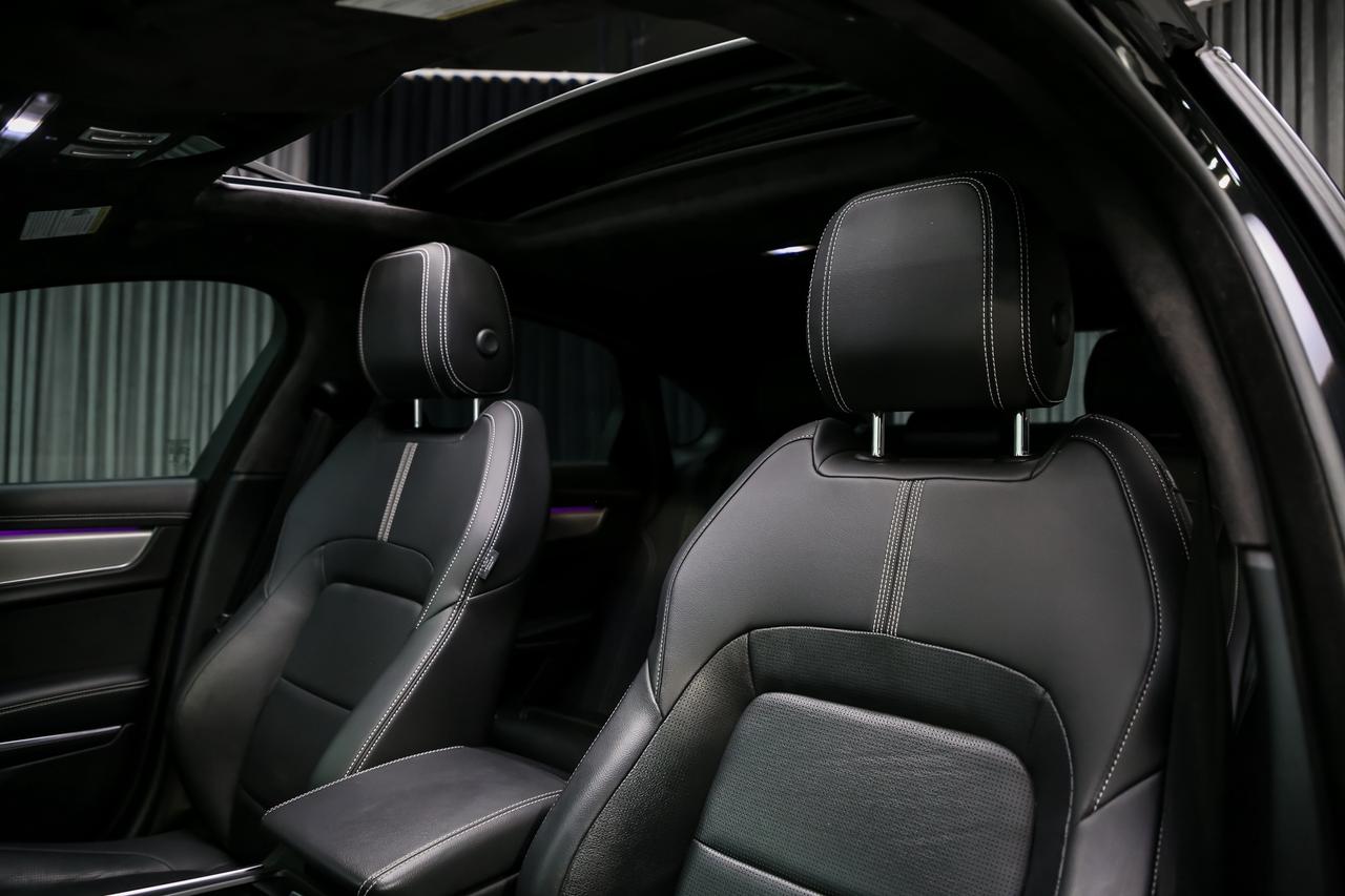 2024 Jaguar XF R-DYNAMIC SE AWD P300 BLACKPACK PANOROOF ADAPTVCRZ Photo