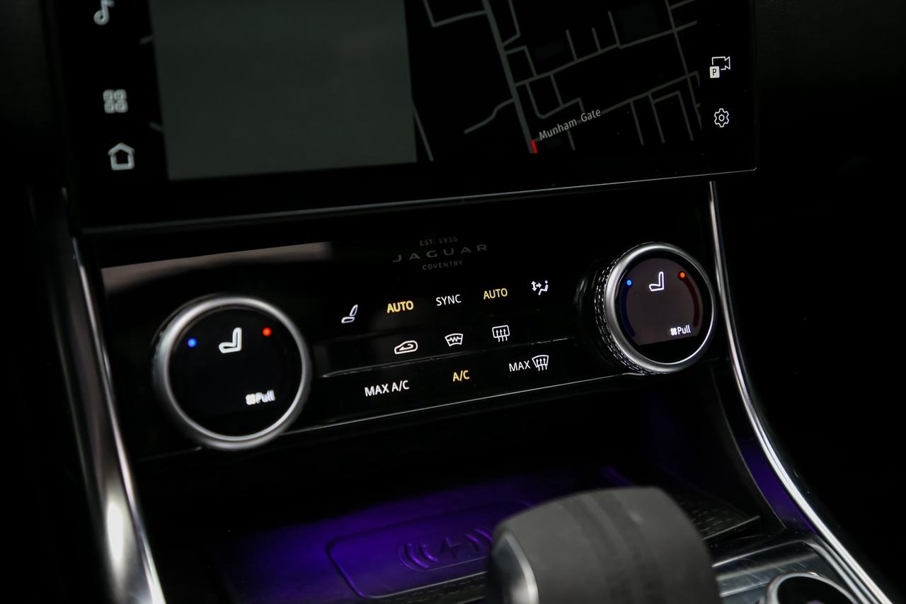 2024 Jaguar XF R-DYNAMIC SE AWD P300 BLACKPACK PANOROOF ADAPTVCRZ Photo